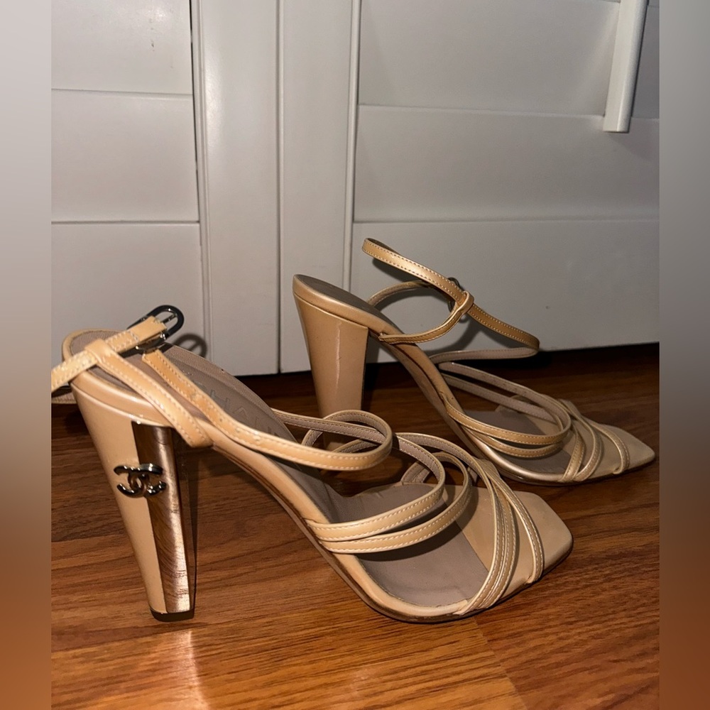 Vintage CHANEL Interlocking CC Logo strappy sandal heels - Picture 6 of 6